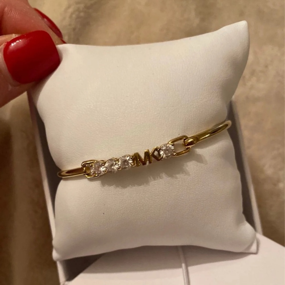 Bracelet color gold whit the sparkly